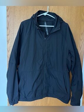 Lululemon Jacket Men’s XXL Black Evergreen Water Repellent Nylon Hooded LM4AJMS